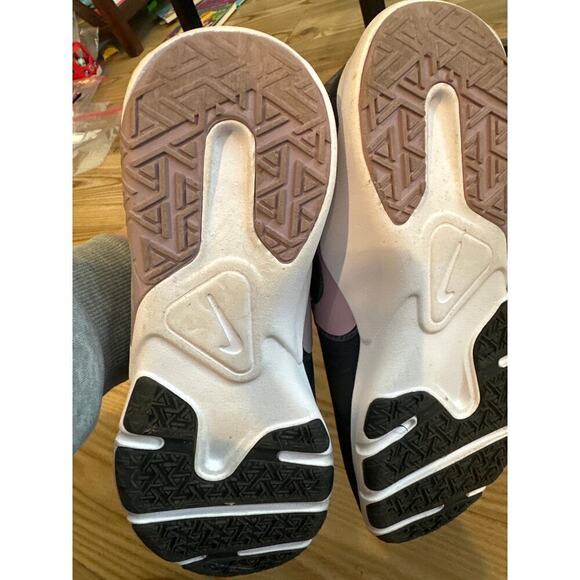 Nike Legend Essential Shoe, Womens SIze 7 1/2, Black with Purple - Picture 5 of 6